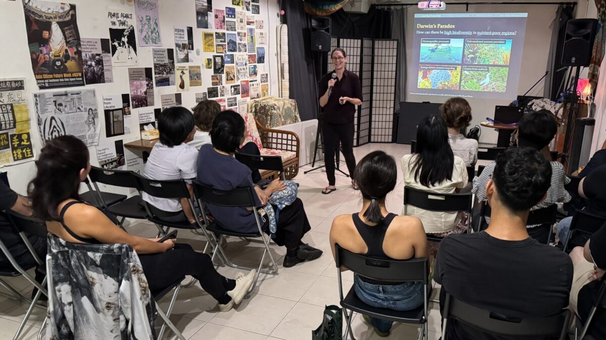 Photo of Professor Crystal McRae speaking at Taipei Science Cafe